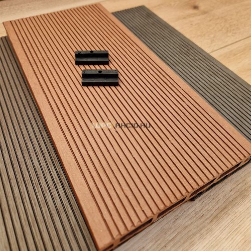 WPC teraszburkolat standard vörös fenyő műanyag klipszes rendszer