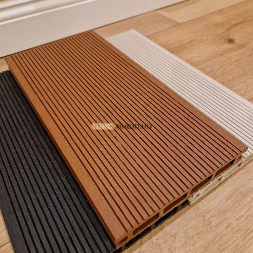 WPC kerítés bordázott vörösfenyő 2,9m léc